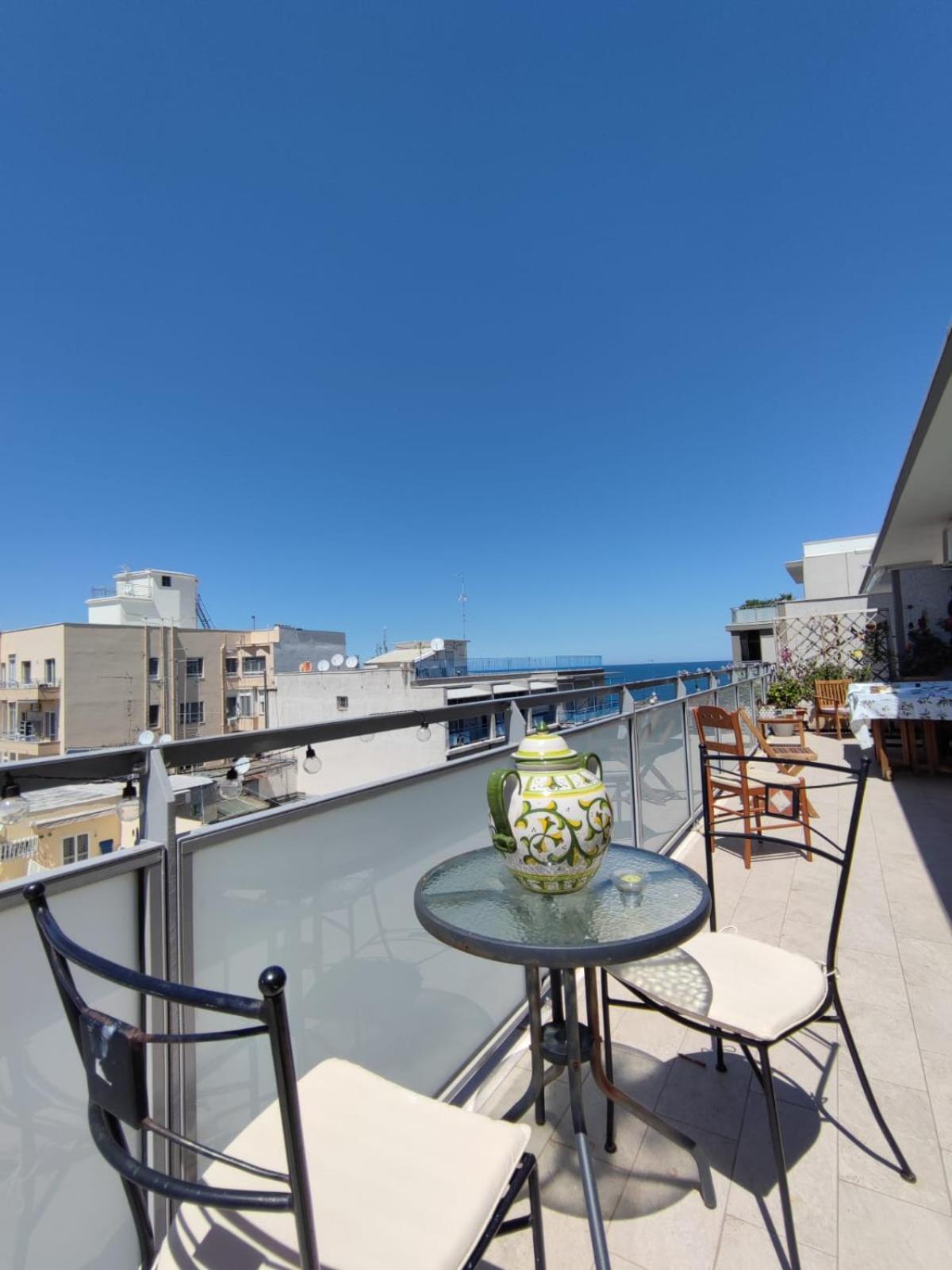 Апартаменты La Dimora Vista Mare Бари Экстерьер фото